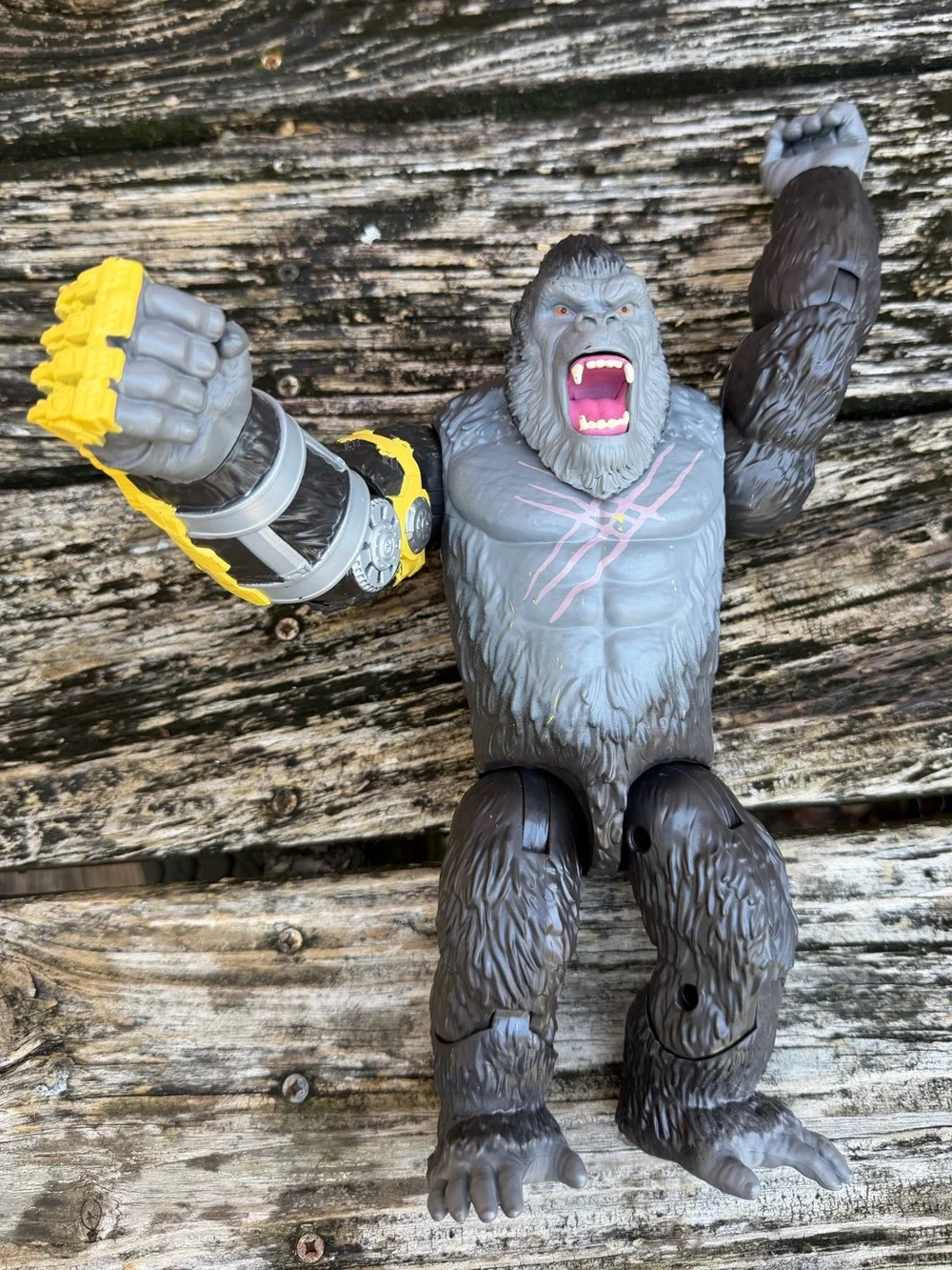 Playmates Godzilla X Kong Movie Giant Kong 11 inch Figure w/B.E.A.S.T Glove A2
